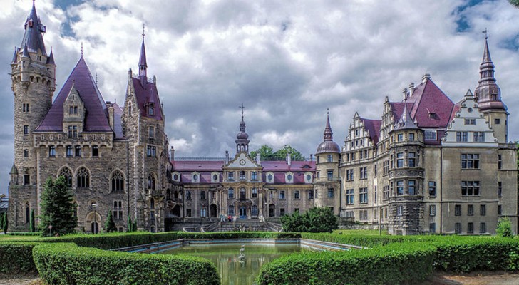 Le Château De Moszna: L'un Des Plus Beaux Châteaux Du Monde Que Presque ...