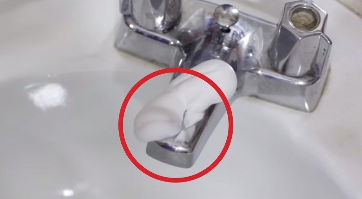 Sie zerschneidet ein altes T-Shirt und macht daraus in 2 Minuten ein